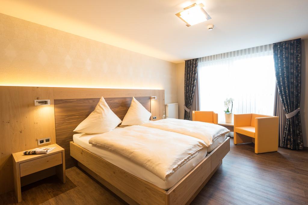 Hotel Haus Tiefenbach Бюллінген Номер фото